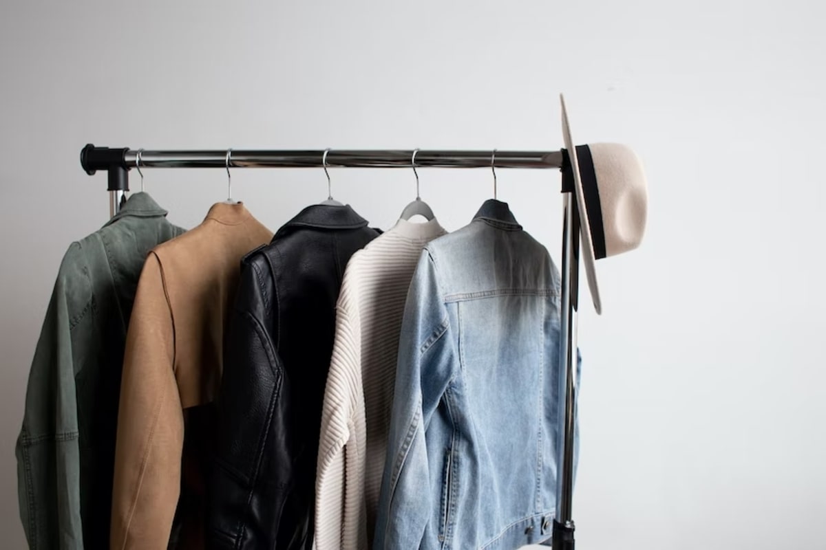 How to Pack Clothes for Moving