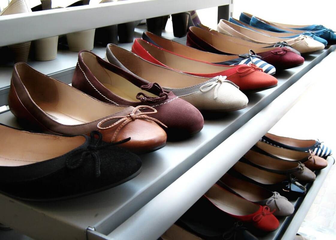 HOW TO PACK SHOES FOR MOVING